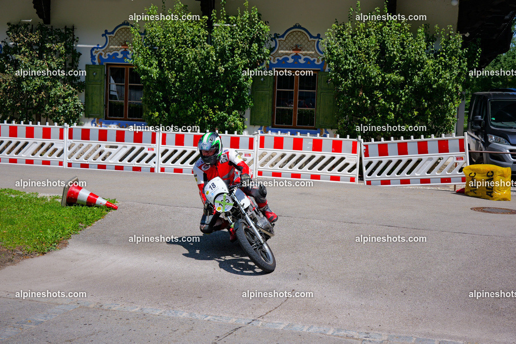 P1036836-2 | Erleben Sie atemberaubende, hochqualitative Fotos Ihrer Fahrt entlang der malerischen Alpenstraßen. Besuchen Sie alpineshots.com, um professionelle Aufnahmen Ihrer unvergesslichen Reise zu finden und zu kaufen - Realisiert mit Pictrs.com