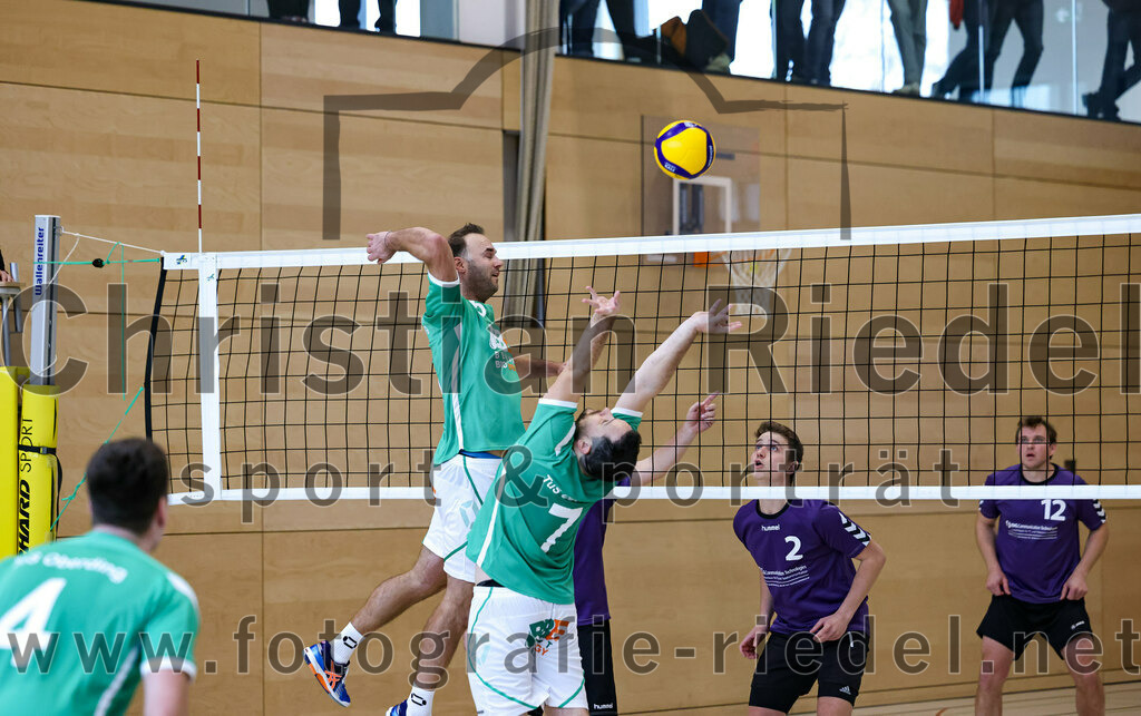 2022-11-12_096_TuS_Oberding_gegen_SC_Freising_II | Oberding, Deutschland, 12.11.2022:
Volleyball, Bezirksliga Ost 2022 / 2023, 7. Spieltag, TuS Oberding gegen MTV Pfaffenhofen II, Endergebnis: 3:2


Andre Paul (TuS Oberding, #5), Christian Sieracki (TuS Oberding, #7), Florian Wenz (SC Freising, #2)
Foto: Christian Riedel / fotografie-riedel.net