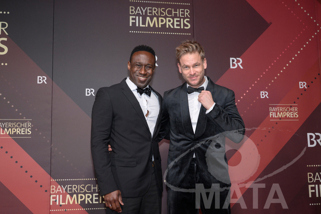 _DWI4936 | Jerry Kwarteng und Frederic Heidorn bei der Verleihung des 47. Bayerischen Filmpreises 2026  im Prinzregententheater. München, Deutschland. Der Bayerische Filmpreis wird seit 1979 von der Bayerischen Staatsregierung verliehen, um die Bedeutung des Kinofilms als Kulturgut herauszustellen - Realisiert mit Pictrs.com