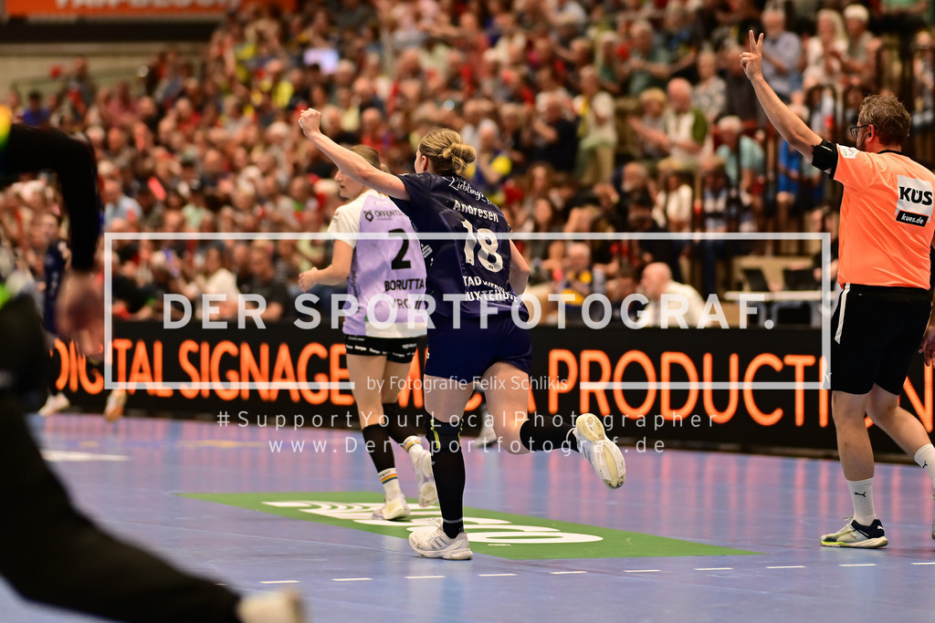 Handball I Frauen I Saison 2025-2026 I Play-Offs 5-11 I 3. Spieltag I Buxtehuder SV - VfL Oldenburg I 176948 | Der Sportfotograf. - Realisiert mit Pictrs.com