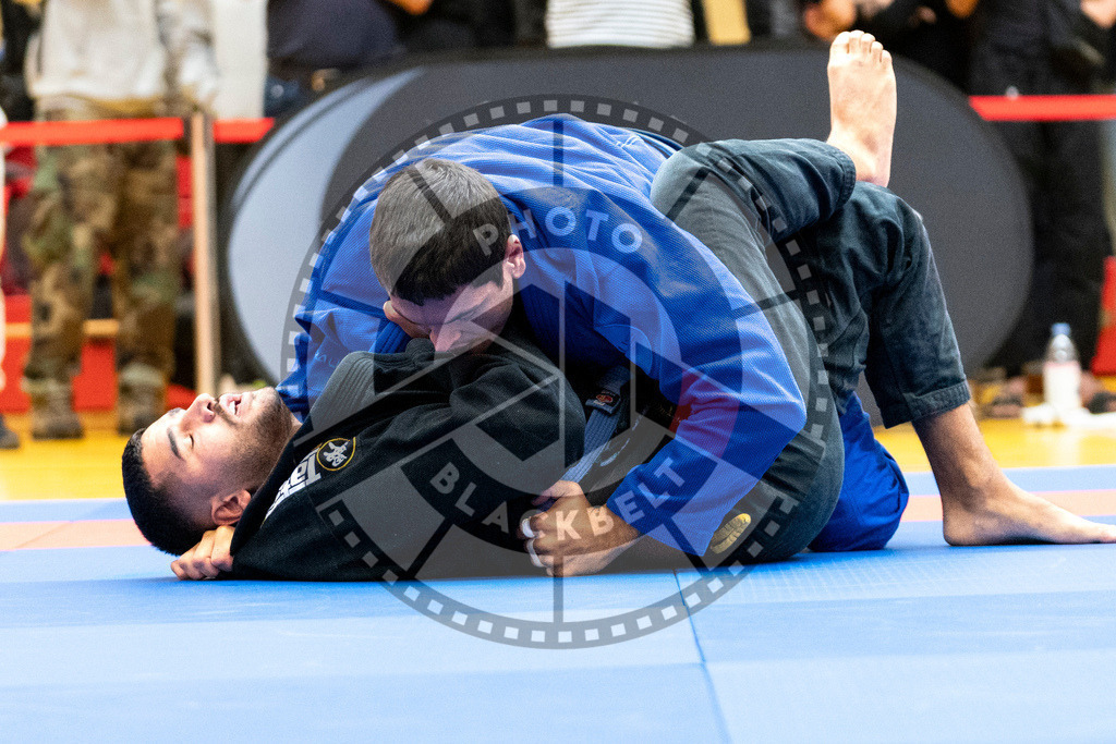 20231118PBB10597 | Fighters compete during the AJP Tour 600 Frankfurt Championship in Frankfurt/Main, Germany, on November 18, 2023.