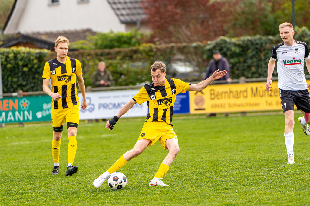 Fußball I Herren I Saison 2025-2026 I Kreisliga VEC I 22. Spieltag I SC SW Bakum - SV Falke Steinfeld I 23516 | jns.sportfotos - Realisiert mit Pictrs.com