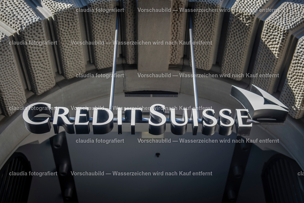 10_20190217_Logo_Credit_Suisse_Zuerich_Paradeplatz_CMI2759 | 17.02.2020; Zuerich; Inland - Wirtschaft Banken;
Bankenplatz Schweiz, das Logo der Credit Suisse ueber dem Eingang zum Lichthof der CS am  in Zuerich 
(Claudia Minder/claudia-fotografiert)