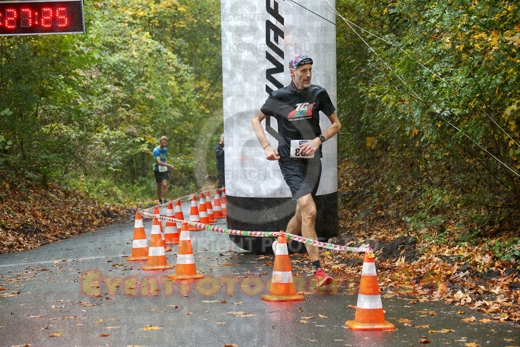 241027_0927_EX1_3304 | Sportfotografie im Rhein-Sieg Kreis, Köln, Bonn, NRW, Rheinland Pfalz, Hessen, etc. Unser Tätigkeitsfeld umfasst den Laufsport vom Volkslauf über den Marathon, Duathlon, Triathon bis zum Ultralauf wie Kölnpfad Ultra oder Schindertrail.