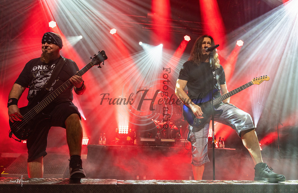 Justice 23.12.2025 | Frank Herberich Fotografie, Frank Herberich, Fotografie, Hochzeit, Portrait, St. Peter Ording, Ording, Westerhever, Nordsee, Frank Fotografie, Hardheim,  Odenwald,Walldürn, Band,Eventfotografie - Realisiert mit Pictrs.com