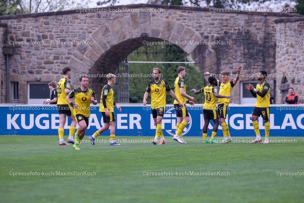 xsefx18042601013 | 18.04.2026, xsefx, Fußball, Regionalliga West, Borussia Dortmund II (U23) - SV Rödinghausen, 30. Spieltag, Stadion Rote Erde, Saison 2025 2026: Torjubel nach dem Tor des BVB DFB regulations prohibit any use of photographs as image sequences and or quasi-video. Photo: xSabinexEffgenxPressefotoKochx