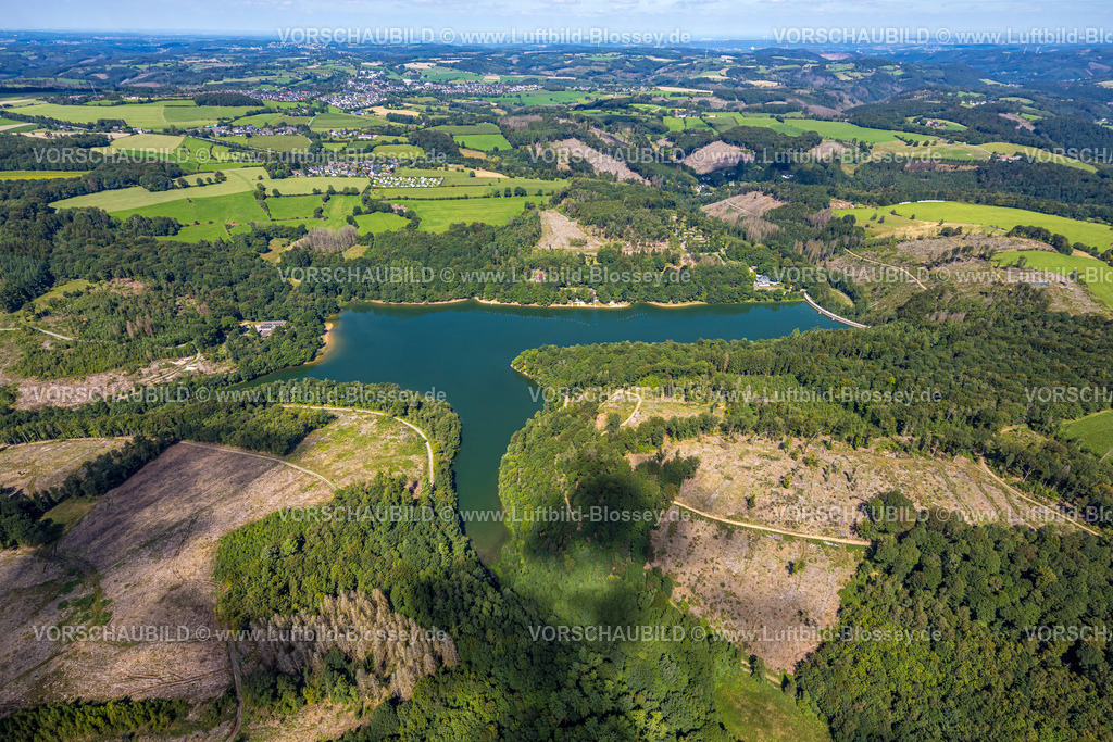 Breckerfeld230801795 | Luftbild, Glörtalsperre und Staumauer, Haus Glörtal, DJH Jugendherberge Glörsee, Waldgebiet mit Waldschäden und Kahlschlag, Loh, Breckerfeld, Ruhrgebiet, Nordrhein-Westfalen, Deutschland
