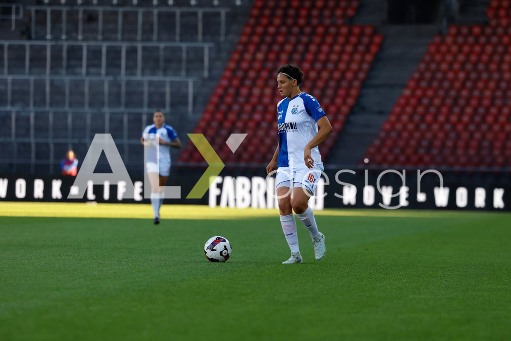 GC Zürich vs FC Zürich - AXA Women’s Super League Playoffs - Stadion Letzigrund | EMANUELA PFISTER of Grasshopper Club Zürich during the AXA Women’s Super League Playoffs quarter-final second leg between GC Zürich and FC Zürich at Stadion Letzigrund, Zurich, Switzerland. - Realisiert mit Pictrs.com