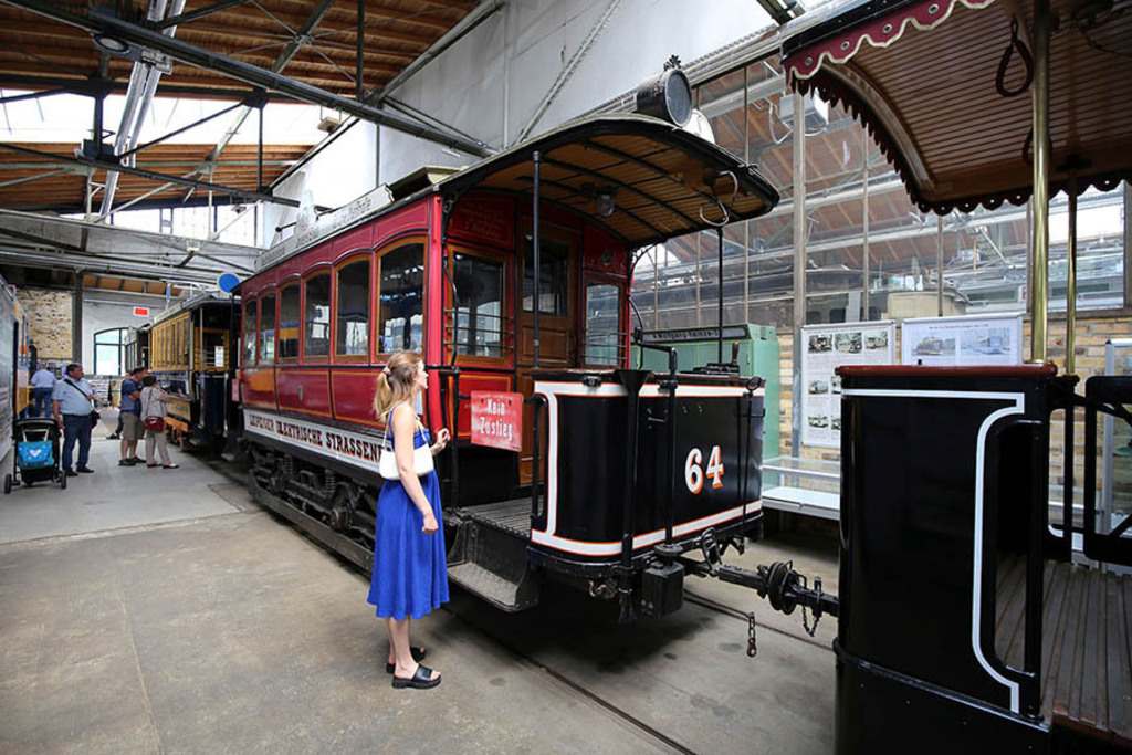 Straßenbahnmuseum Leipzig | Entdecke über 20 Kategorien Leipzig-Motive: Foto-Downloads, hochwertige Poster, Leinwand- & Fine-Art-Prints. Jetzt Lieblingsfoto im Bildlexikon Leipzig Shop bestellen!
