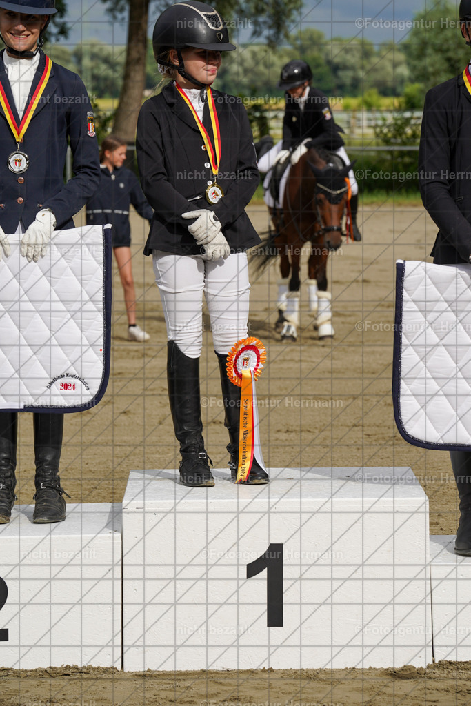 20240630-FAH02545 | Turnierbilder Schwabmünchen, Dressurbilder, Springreitturnier, Reitsportbilder, Turnierfotografen Bayern, Turnierfotograf