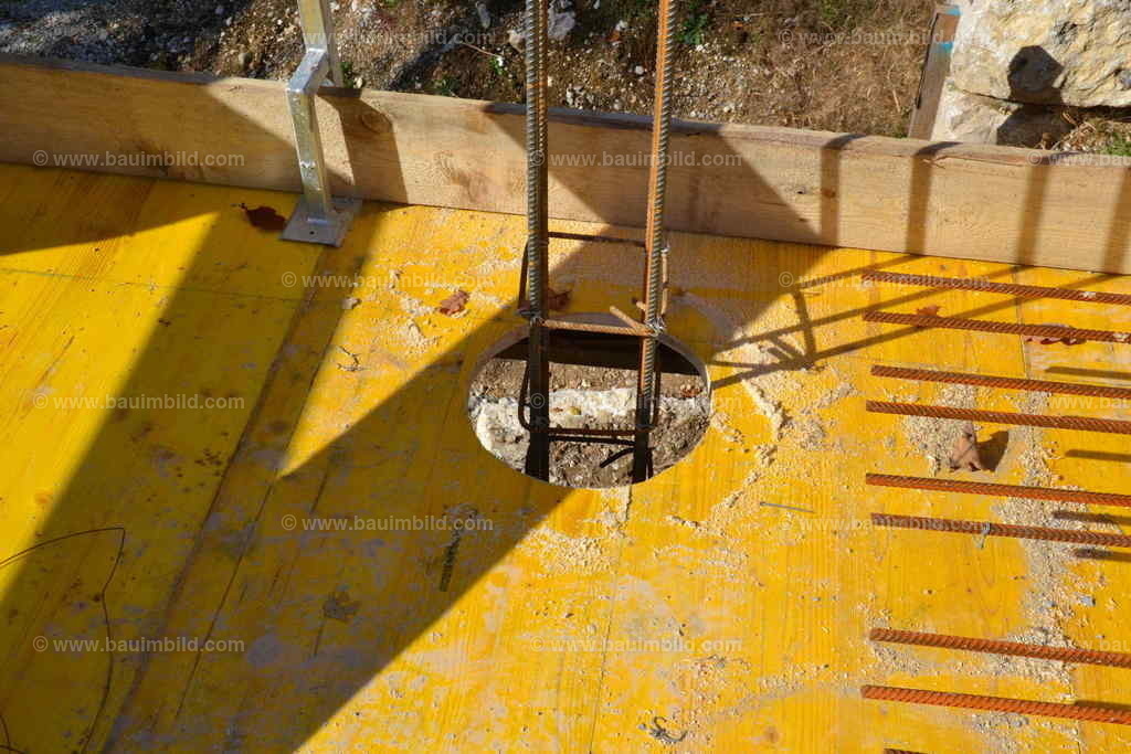 Deckenschalung mit Stützenloch | Schalungsplatten für Kragplatte mit kreisrundem Ausschnitt zum Betonieren einer Betonsäule