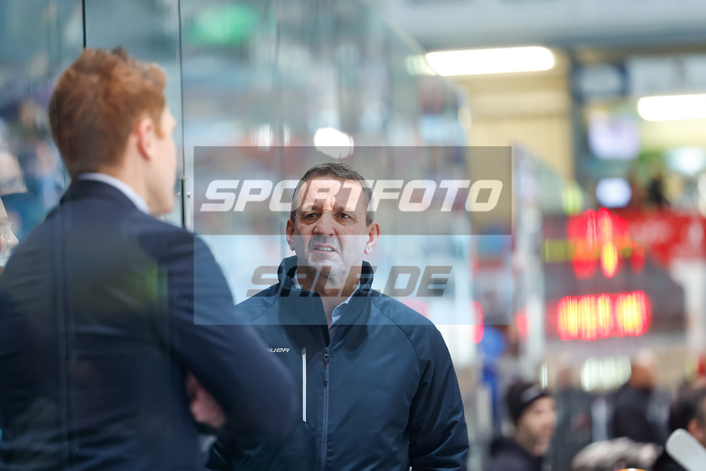 Iserlohn Roosters - Fischtown Pinguins Bremerhaven | Thomas Popiesch (Chef Trainer)
DEL: Iserlohn Roosters - Fischtown Pinguins Bremerhaven - Realisiert mit Pictrs.com