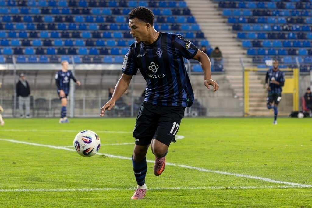 Fußball, Badischer Pokal 2025/26, Viertelfinale: Waldhof Mannheim gegen FC-Astoria Walldorf | Fußball, Badischer Pokal 2025/26, Viertelfinale: Waldhof Mannheim gegen FC-Astoria Walldorf***Am Ball: Samuel Abifade (17, Mannheim) - Realisiert mit Pictrs.com