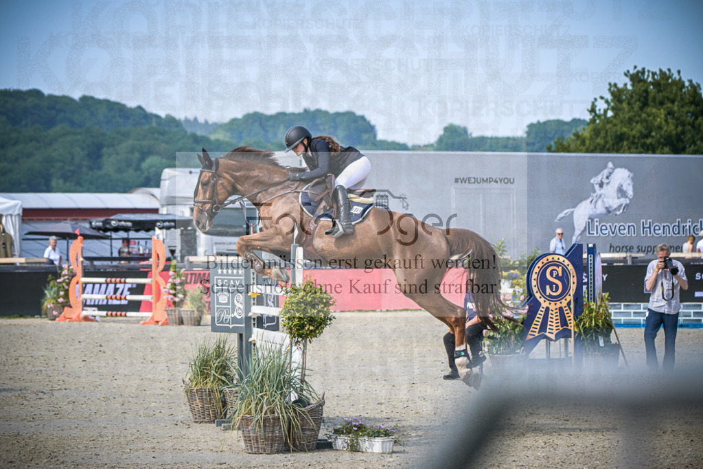 DOS_7947 | Entdecke hochwertige Reitturnierfotos von Foto Oger. Professionell, emotional und authentisch – jetzt Lieblingsmomente im Shop bestellen.Deutschlandweite Turnierfotografie. - Realisiert mit Pictrs.com