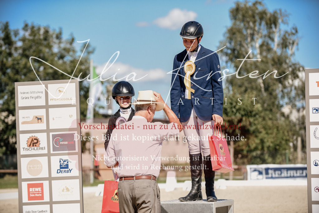 DSC_9835 | Pferde- und Turnierfotografie in Westsachsen. Pferdeportraits, Auftragszeichnungen und intuitive Kunst.