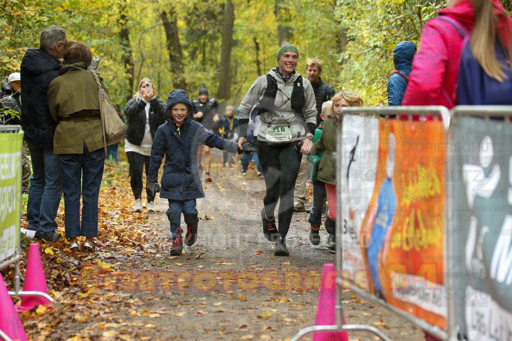 251026_1320_EX1_3223 | Sportfotografie im Rhein-Sieg Kreis, Köln, Bonn, NRW, Rheinland Pfalz, Hessen, etc. Unser Tätigkeitsfeld umfasst den Laufsport vom Volkslauf über den Marathon, Duathlon, Triathon bis zum Ultralauf wie Kölnpfad Ultra oder Schindertrail.