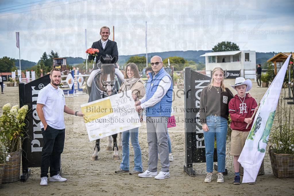 DOS_0086 | Entdecke hochwertige Reitturnierfotos von Foto Oger. Professionell, emotional und authentisch – jetzt Lieblingsmomente im Shop bestellen.Deutschlandweite Turnierfotografie. - Realisiert mit Pictrs.com