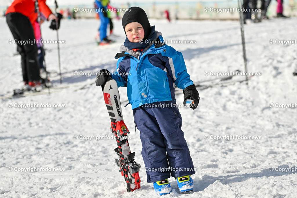Hochficht_ Skigebiet_ Boehmerwald_ 04.02.2023-55 | 04.02.2023, Hochficht, AUT, Skigebiet Hochficht, Boehmerwald, im Bild Kinder bei Skifahren, Piste, Ski, Schnee, Skischule