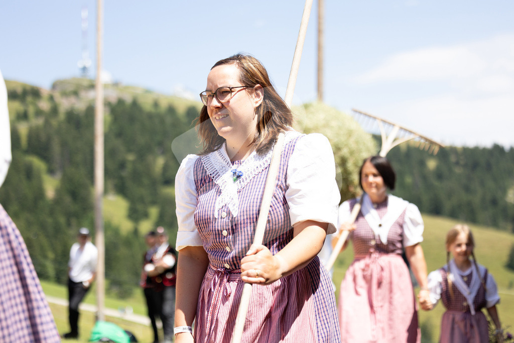Rigi2025_2115 | Die Schwinger des Schwyzer Kantonalen Schwingerverbandes: Fotos, die Dynamik und Leidenschaft festhalten, sowie emotionale Momente aus dem traditionellen Schwingsport zeigen. - Realisiert mit Pictrs.com