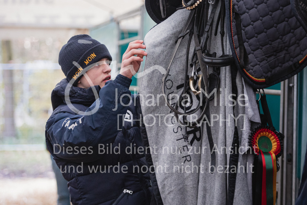221127_Winterfestival_L-Spr_HPTTY-204 | Deine schönsten Turniermomente als professionelle Fotos! Entdecke hochwertige Pferdesport-Fotografie im Online-Shop. Jetzt Fotos finden & bestellen!