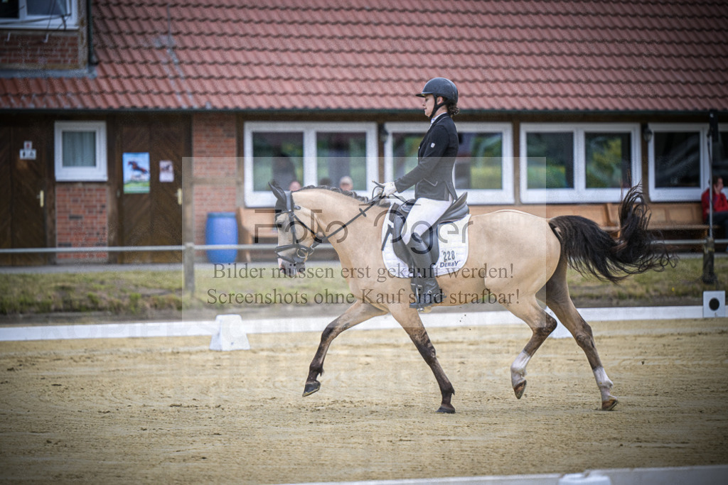 DOS_5522 | Entdecke hochwertige Reitturnierfotos von Foto Oger. Professionell, emotional und authentisch – jetzt Lieblingsmomente im Shop bestellen.Deutschlandweite Turnierfotografie. - Realisiert mit Pictrs.com