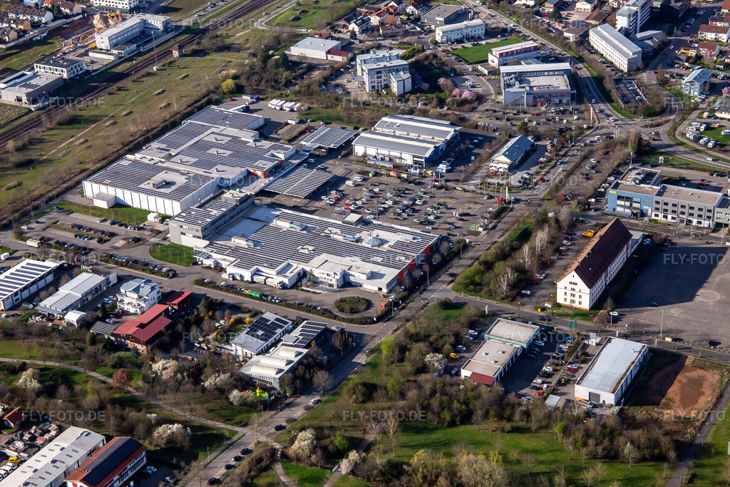 Luftbild: C&C Großeinkauf und EDEKA Kissel in der Johannnes Kopp-Straße- im Ortsteil Queichheim in Landau im Bundesland Rheinland-Pfalz in Deutschland. Foto: IMG_139943.jpg vom 14.03.2024 durch Werner Riehm/FLY-FOTO.de