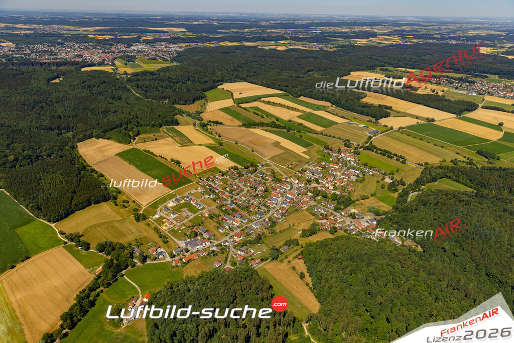 Die Luftaufnahme Edenhausen - Krumbach wurde 2022 vom Flugzeug aus (keine Drohne) erstellt. Hohe Auflösung -für große Poster und Wandbilder geeignet - Garantiert!