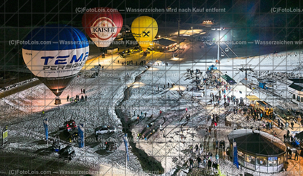 DJI_20251228191044_0144_D_Luftbild_NACHTderBALLONE | ... mit dem Ballonclub Ötscherland, einer Schauübung der Bergrettung, der Perchtegruppe Gaming 'Ötscherteufeln', dem Musikverein Lackenhof und sehr vielen Besuchern und Gästen aus nah und fern, So 28. Dezember 2025. Luftbildaufnahme.