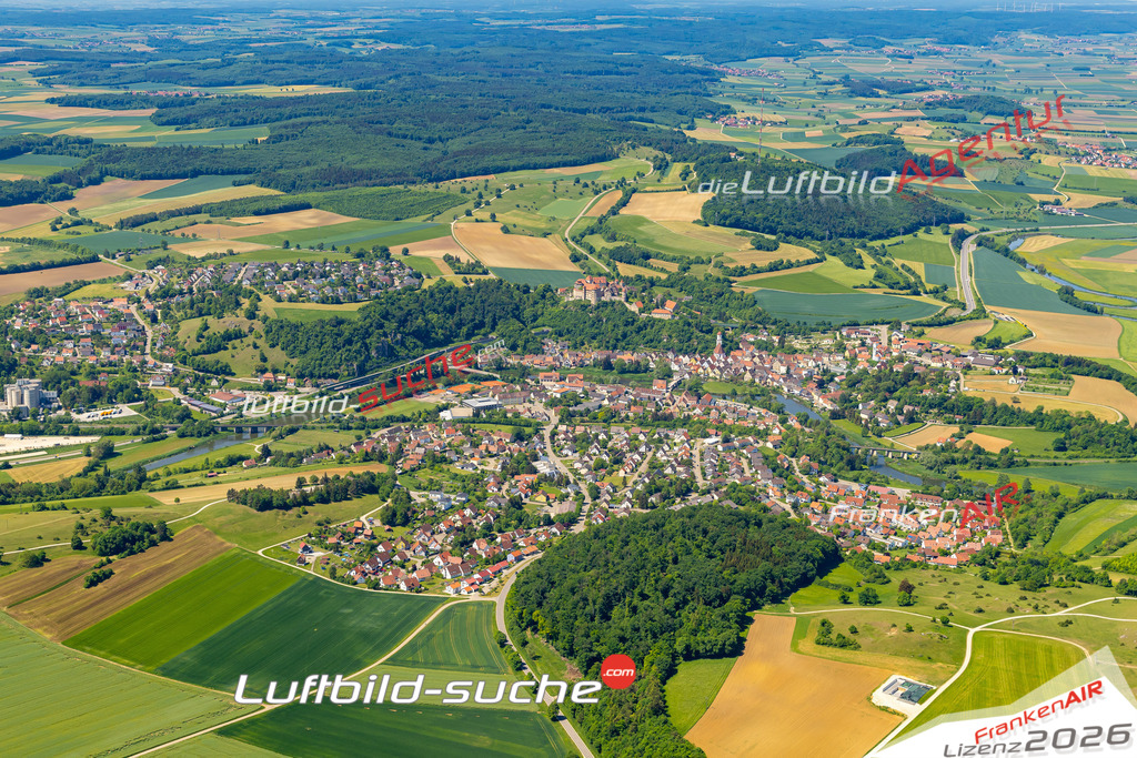 Das Luftbild der Stadt Harburg wurde 2022 vom Flugzeug heraus erstellt (keine Drohnen-Aufnahmen) Aufnahmehöhe ca.450 Meter- hohe Bildauflösung und Druck-Qualität. Garantiert!