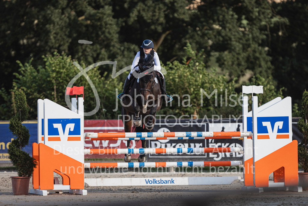 240628_LüPfSpTa_L-Spr-343 | Deine schönsten Turniermomente als professionelle Fotos! Entdecke hochwertige Pferdesport-Fotografie im Online-Shop. Jetzt Fotos finden & bestellen!