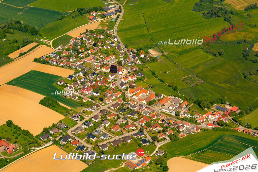 Das Luftbild zeigt : Schlipsheim Neusäß - Die Luftaufnahme wurde 2024 vom UL-Flugzeug aus erstellt ( keine Drohne ) - Hochauflösende Luftaufnahme - Für grossformatige Ausdrucke geeignet. Die Geschenkidee !Mit Lizenz und Bildrechte bestellbar