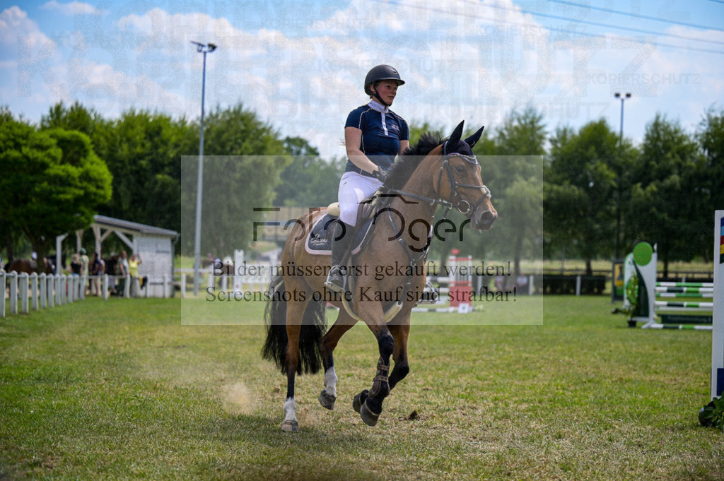 Reitturnier Voxtrup | Entdecke hochwertige Reitturnierfotos von Foto Oger. Professionell, emotional und authentisch – jetzt Lieblingsmomente im Shop bestellen.Deutschlandweite Turnierfotografie. - Realisiert mit Pictrs.com