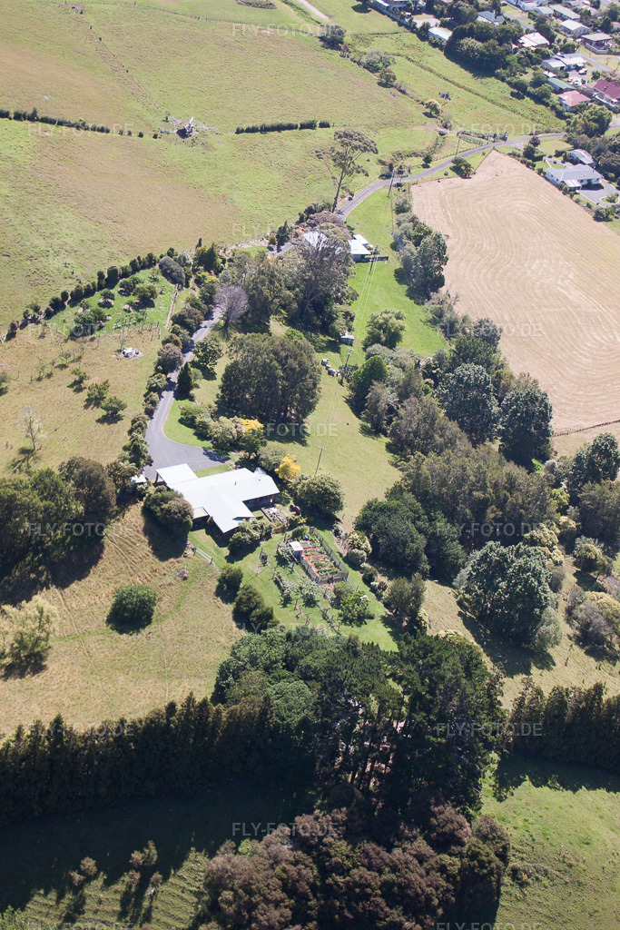 Luftbild: Ortsansicht in Coromandel im Bundesland Waikato in Neuseeland. Foto: IMG_55787.jpg vom 12.01.2013 durch Werner Riehm/FLY-FOTO.de