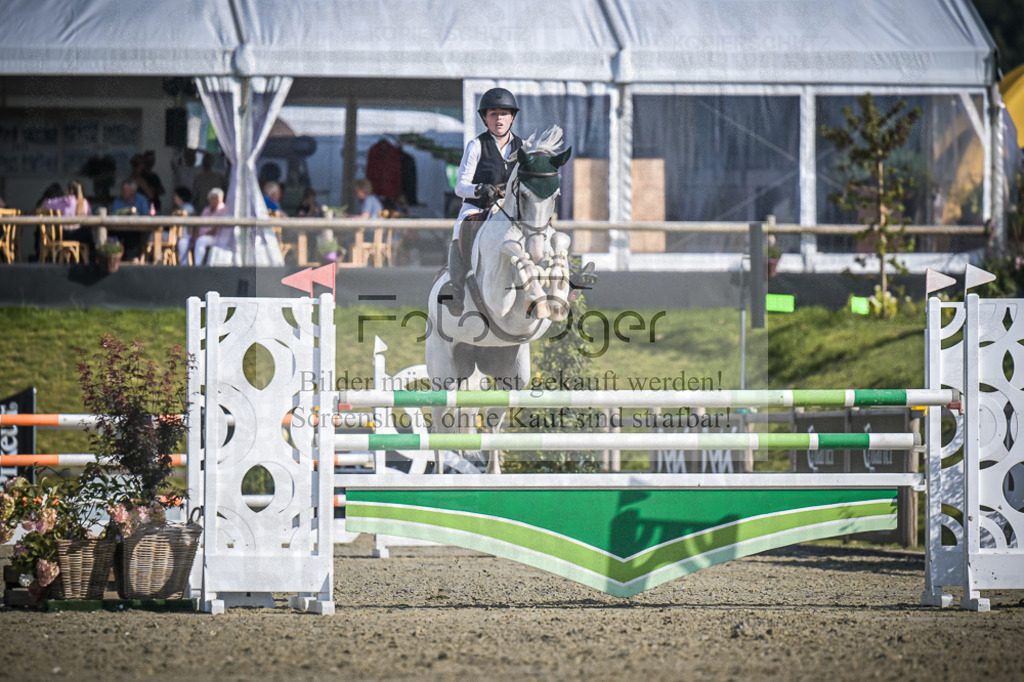 DOS_1688 | Entdecke hochwertige Reitturnierfotos von Foto Oger. Professionell, emotional und authentisch – jetzt Lieblingsmomente im Shop bestellen.Deutschlandweite Turnierfotografie. - Realisiert mit Pictrs.com