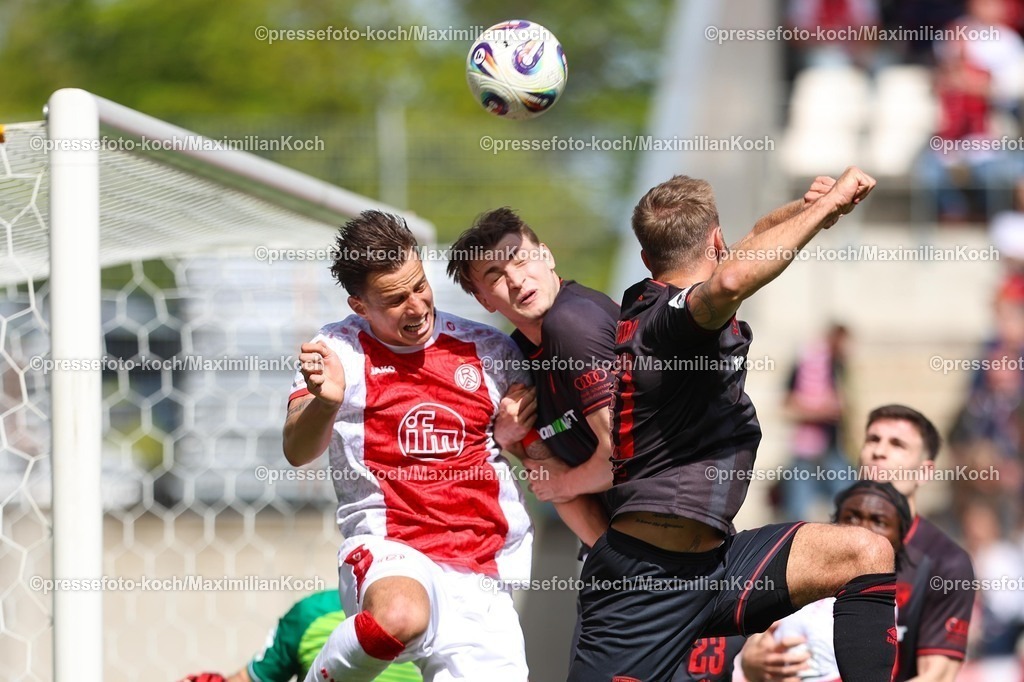 xKWIx11042601032 | 2026.04.11, xkwix, Fußball, 3.Liga, Rot-Weiss Essen -  FC Ingolstadt, Stadion an der Hafenstraße, 33.Spieltag, Saison 2025 / 2026: Marek Janssen (Rot-Weiss Essen #20) im Zweikampf gegen Jasper Maljojoki (FC Ingolstadt 04 #23) beim Kopfball DFB regulations prohibit any use of photographs as image sequences and or quasi-video. Photo: xKamilxWilkowskixPressefotoKochx