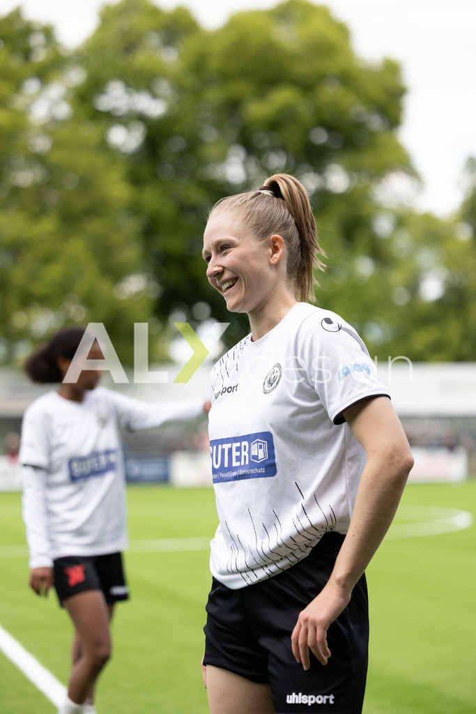 Fußball I Frauen I Saison 2025-2026 I Frauen 3. Liga | FVRZ Gruppe 2 | 18. Spieltag I Spielvereinigung Schaffhausen Damen 1 - Team Furttal Zürich I 17.05.2026 | Hochwertige Sportfotos kaufen & lizenzieren für Medien, Vereine, Agenturen & Sportler:innen. Entdecke professionelle Sportfotografie im Bildshop von Alexander Franzen. - Realisiert mit Pictrs.com