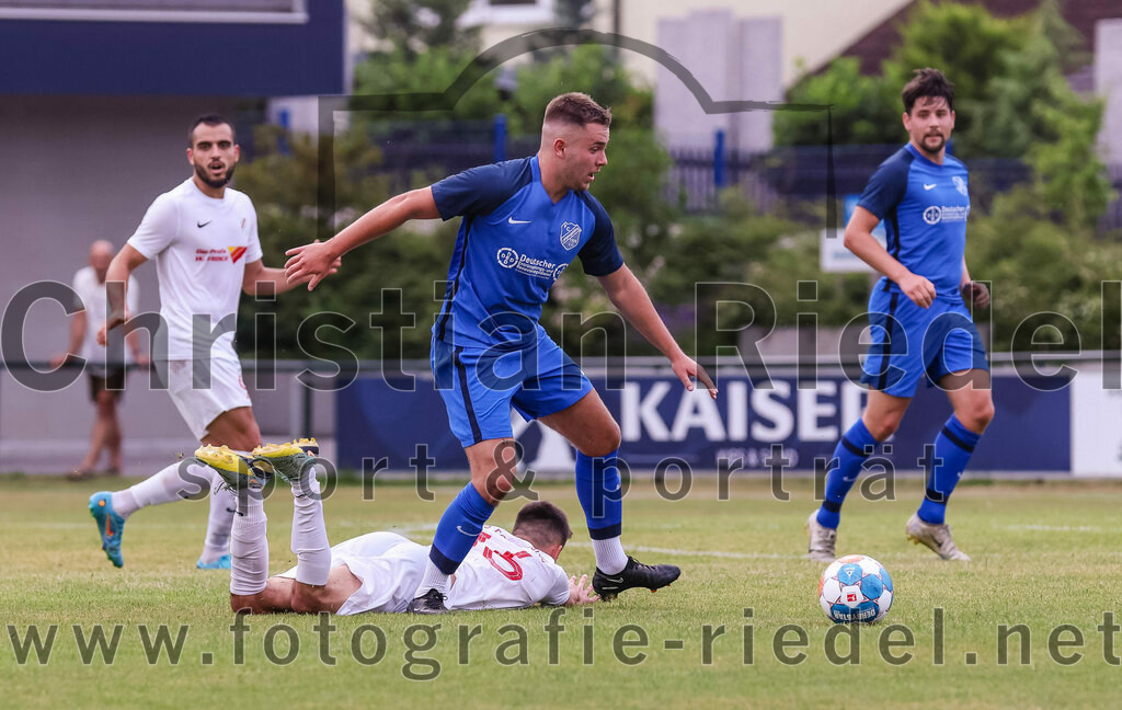 2023-06-30_117_FC_Langengeisling_gegen_VfB_Forstinning | Erding, Deutschland, 30.06.2023:
Fußball, Bezirksliga Oberbayern Ost 2023 / 2024, Testspiel, FC Langengeisling gegen VfB Forstinning, Endergebnis: 3:0

Matija Milic (VfB Forstinning, #16), David Riederle (FC Langengeisling, #14)

Foto: Christian Riedel / fotografie-riedel.net