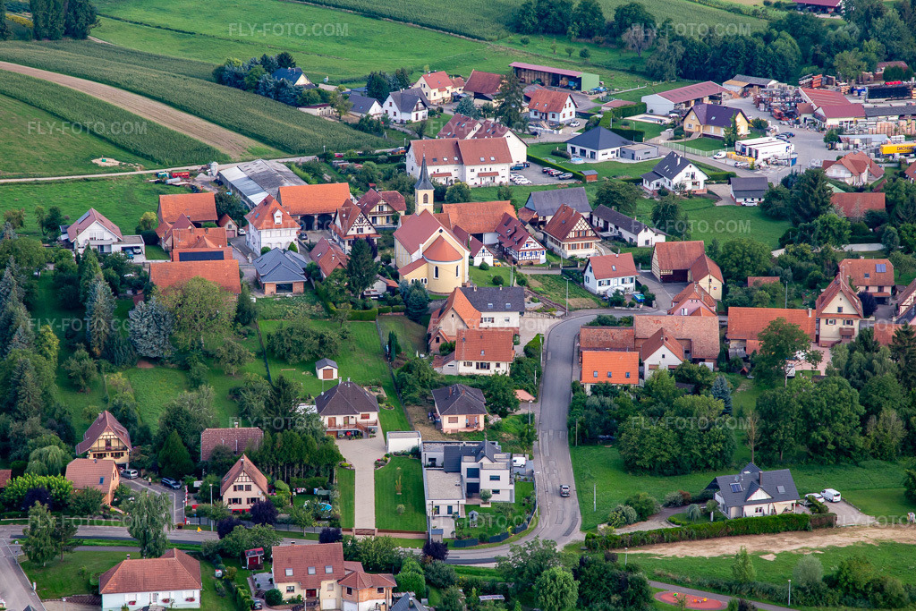 Aerial view: Rue de Buhl in Trimbach in the state Bas-Rhin, France. – Photo: IMG_137725.jpg taken on 08/12/2023 by Werner Riehm/FLY-FOTO.com – Resolution of the original: 5024 x 3349 px