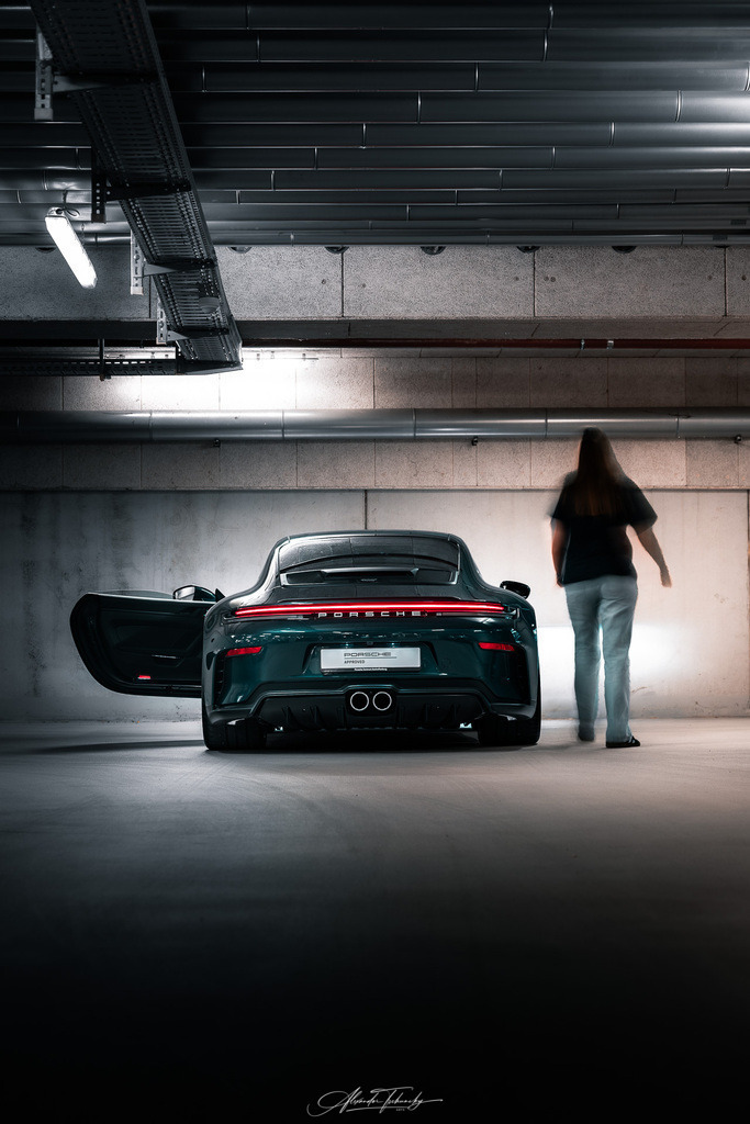 911 GT3 Touring Arlogrünmetallic | Entdecken Sie die faszinierende Welt von Alexander Tschuncky Arts: Kreative Fotografie, atemberaubende Automobilkunst und hochwertiger Bilderdruck. Lassen Sie sich inspirieren! - Realisiert mit Pictrs.com