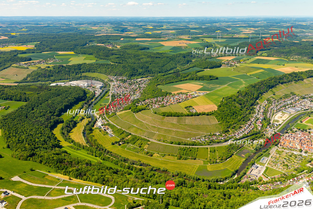 Luftaufnahme der Stadt Weißbach - Die Luftaufnahme wurde 2025 vom UL-Flugzeug heraus erstellt ( keine Drohne ) - Hochauflösende Luftaufnahme - für professionelle Ausdrucke geeignet. Die Geschenkidee !Mit Lizenz und Bildrechte bestellbar