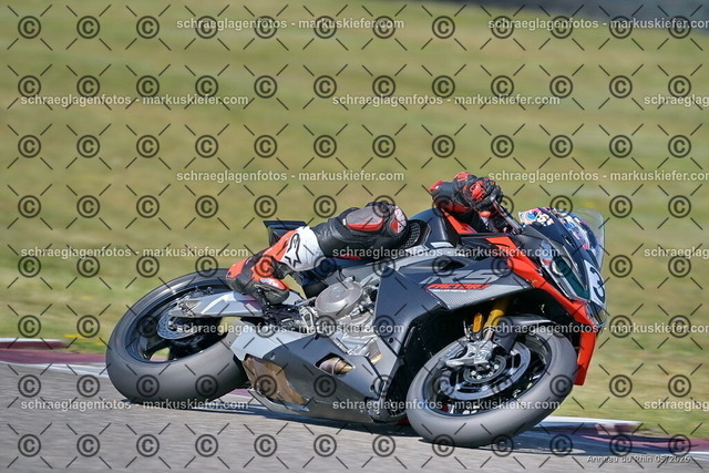 26BT02-0222 | markuskiefer.com - Realisiert mit Pictrs.com