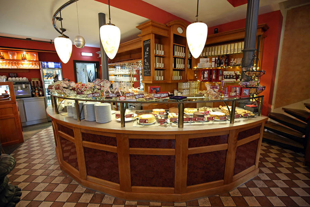 Bildlexikon Leipzig - Café Kandler im Teehaus | Das Team hinter BILDLEXIKON LEIPZIG bündelt historische wie aktuelle Informationen über die Stadt Leipzig in Text und Bild auf einer Plattform und stellt diese der interessierten Öffentlichkeit zur Verfügung.