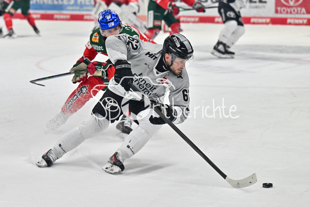 Augsburger Panther - Kölner Haie | im Duell Thomas SCHEMITSCH (Augsburger Panther #62) und Parker TUOMIE (Koelner Haie #62) / Zweikampf / DEL: Augsburger Panther - Koelner Haie, Curt Frenzel Stadion am 02.03.2025