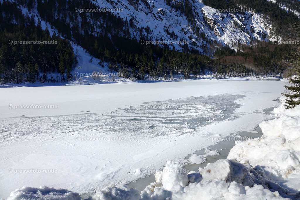 welltvi-Plansee-Winter--DSC02614 | Info aus dem Bezirk Reutte/Ausserfern Tirol sowie eine umfangreiche Bilddatenbank über die gesamte Region: Lechtal, Talkessel Reutte, Tannheimertal, Zwischentoren. Lech, Plansee, Zugspitze, Grenztunnel, B179, Fernpassstraße, Verkehr, Lawinen, Tradition, - Realisiert mit Pictrs.com