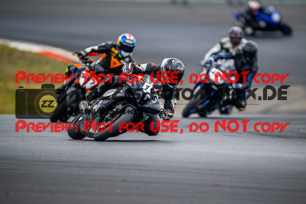 MaZZes_FotoMatrix_230719_5007 | WEISS