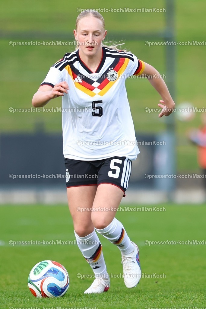 xKWIx10042601098 | 2026.04.10, xkwix, Fußball, UEFA Women's UNDER 19 Championship qualification, Republic of Ireland - Germany, Uhlenkrugstadion, Runde 2 1.Spieltag, Saison 2025 / 2026: Luzie Zähringer (Deutschland U19 Frauen #5) DFB regulations prohibit any use of photographs as image sequences and or quasi-video. Photo: xKamilxWilkowskixPressefotoKochx