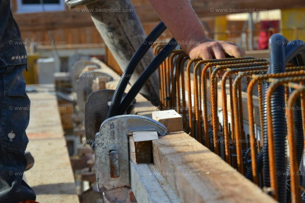 bib-lg17-elektroinstallation-0045 | Nach LV-Leistungsgruppen sortierte Detailfotos über den Bau eines Hauses. Alle Hausbau-Bilder direkt vom Urheber und Autor der Website Haus-Selber-Bauen.com