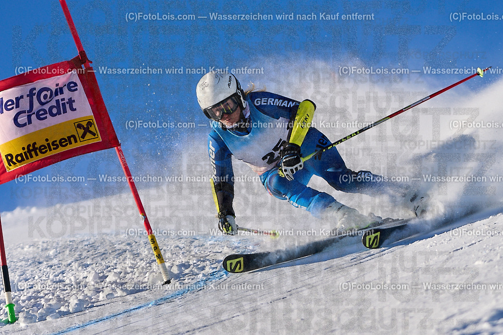 ALP3653_MASTERS-Cup_GS-C Damen_Noell Andrea | (C)FotoLois.com, Alois Spandl. FIS Masters-Cup Wildschönau, Giant Slalom auf der Piste Schatzberg GS, Siegerehrung auf dem Dorfplatz Niederau, Sa 13. Januar 2024.