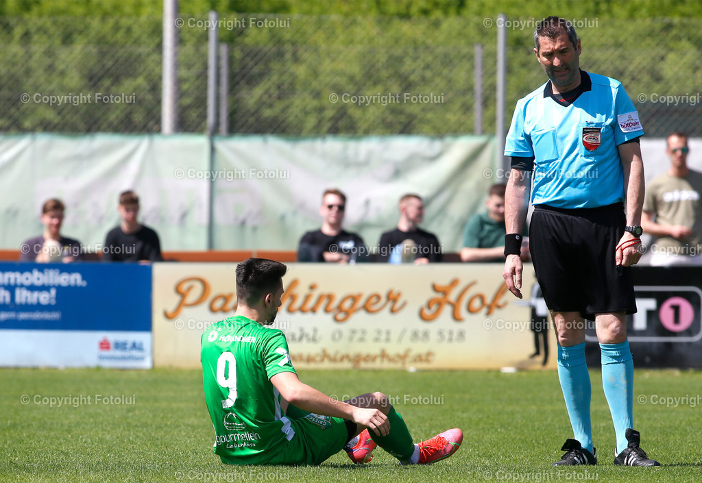 A_LUI_14052022_02 | SPORT,FUSSBALL,LT1 OOE LIGA,14.05.2022 IM BILD;IVAN GRABOVAC (GRIESKIRCHEN) UND SCHIEDSRICHTER MARKUS WIMMER FOTO:FOTOLUI