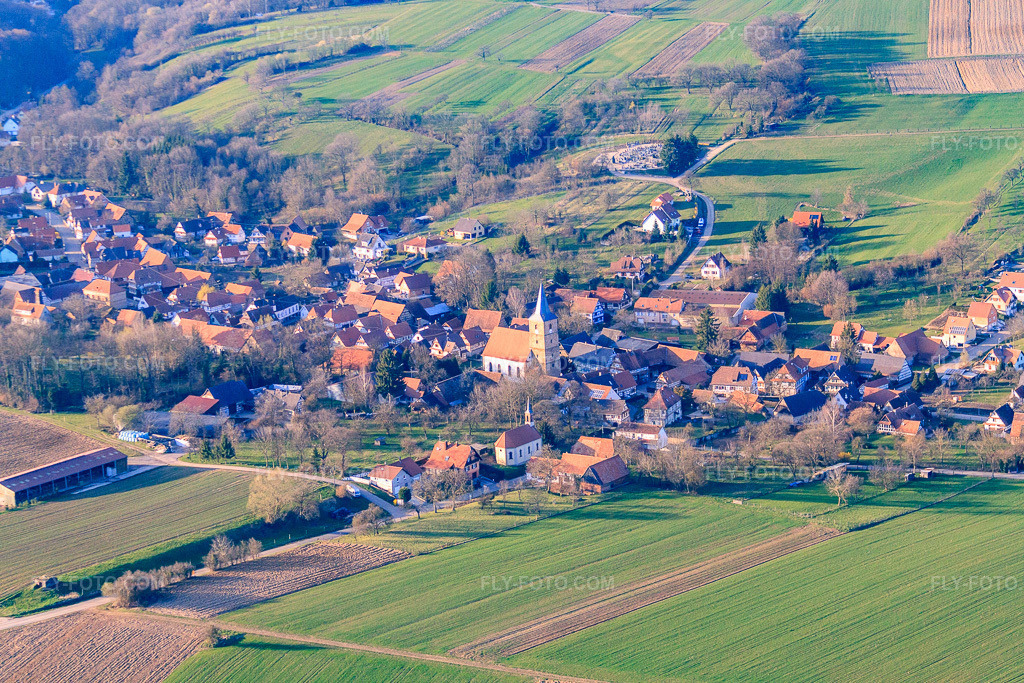 Aerial view: View of the town from the south in Drachenbronn-Birlenbach in the state Bas-Rhin, France. – Photo: IMG_38763.jpg taken on 03/20/2011 by Werner Riehm/FLY-FOTO.com – Resolution of the original: 4752 x 3168 px